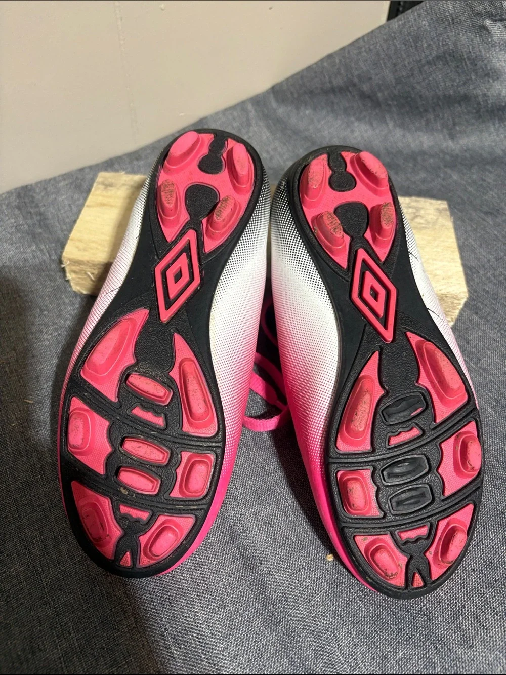 Umbro Soccer Cleats Pink Black Kids Size 1